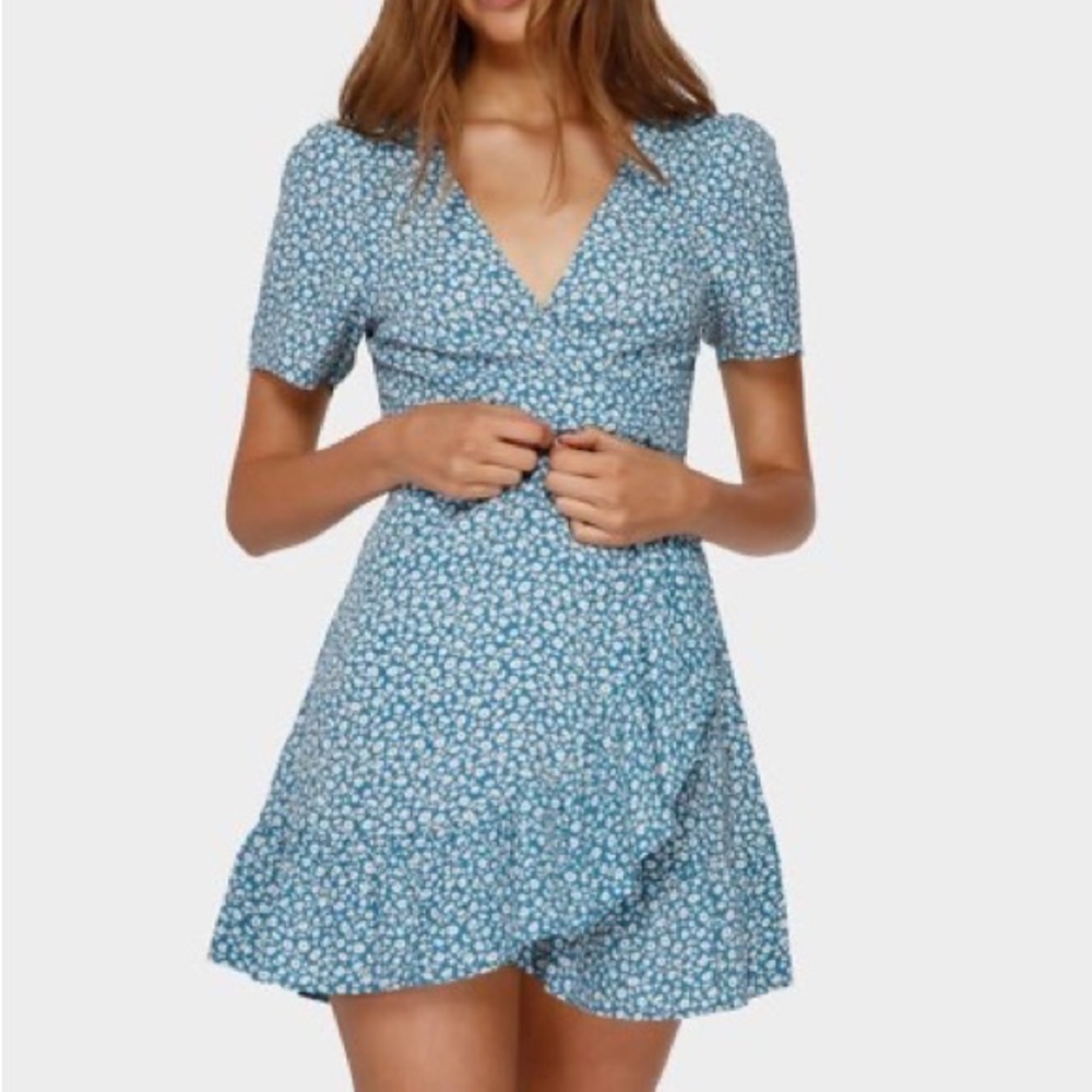Billabong wrap dress- blue with white flowers